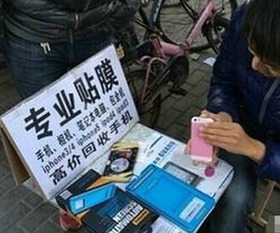 如今摆地摊销售手机配件，还能实现盈利吗？